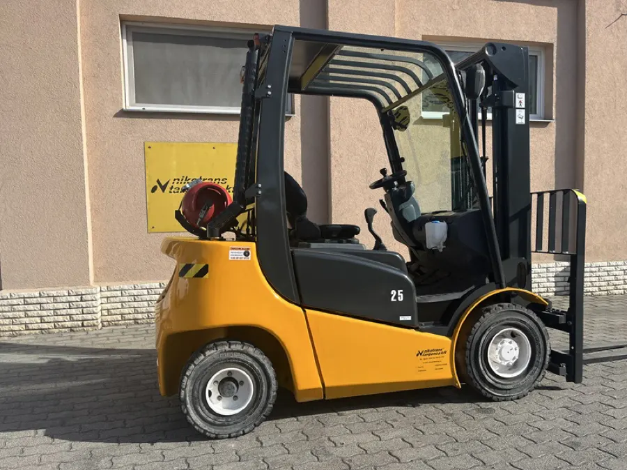 Jungheinrich TFG 425 gázüzemű homlokvillás