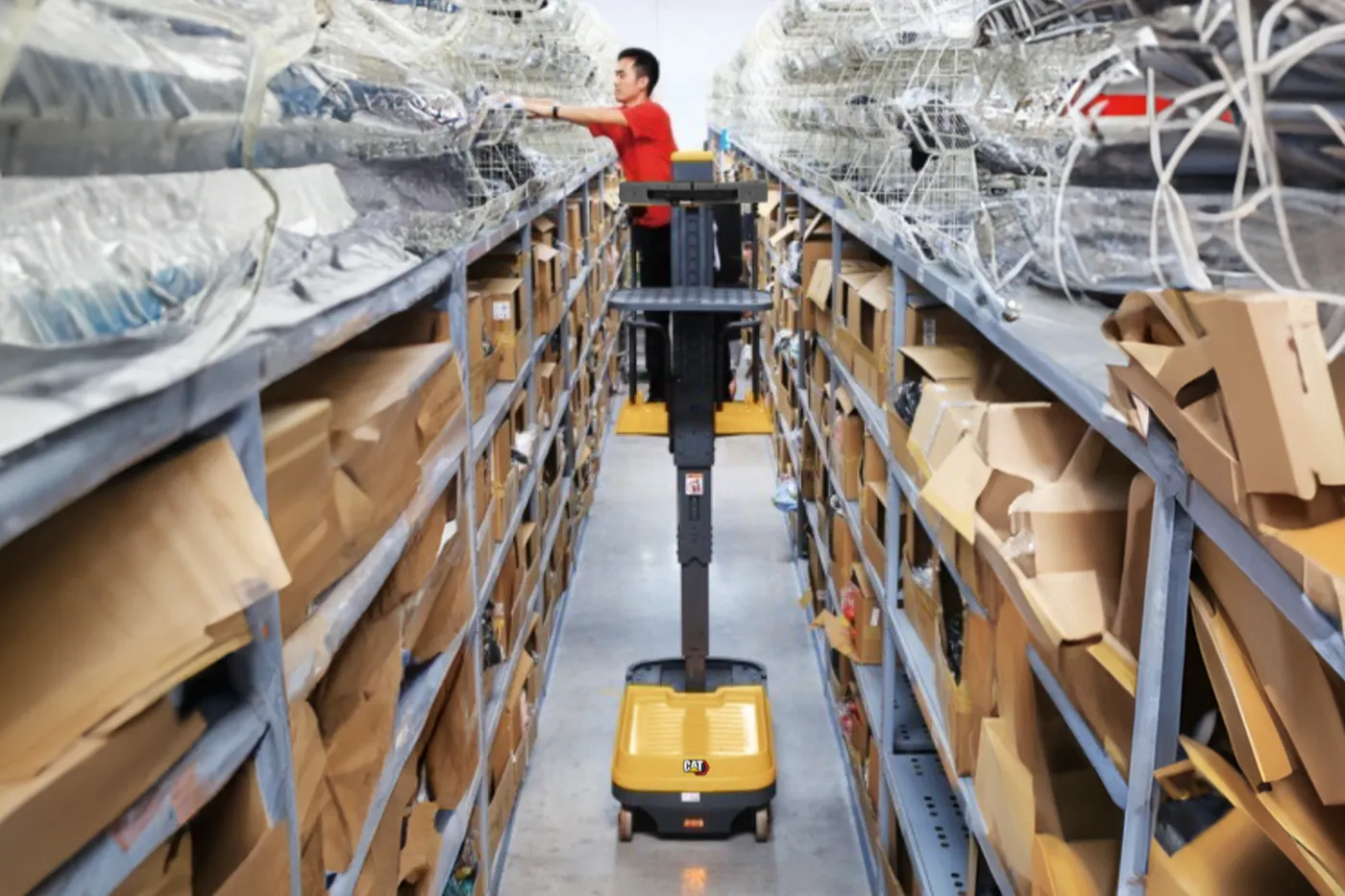 Cat® MNO015Q1 mini komissiózó targoncák – 2. kép